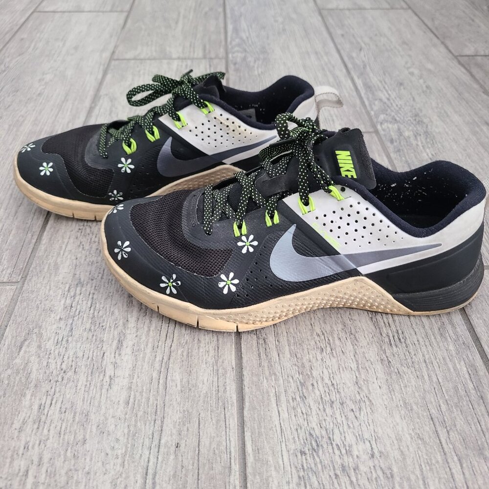 Nike Flywire women's black white and neon yellow training sneakers size 7.5